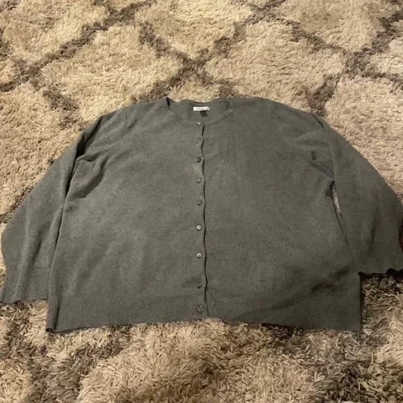 *SOLD* Croft & Barrow Cardigan - Picture 1 of 6